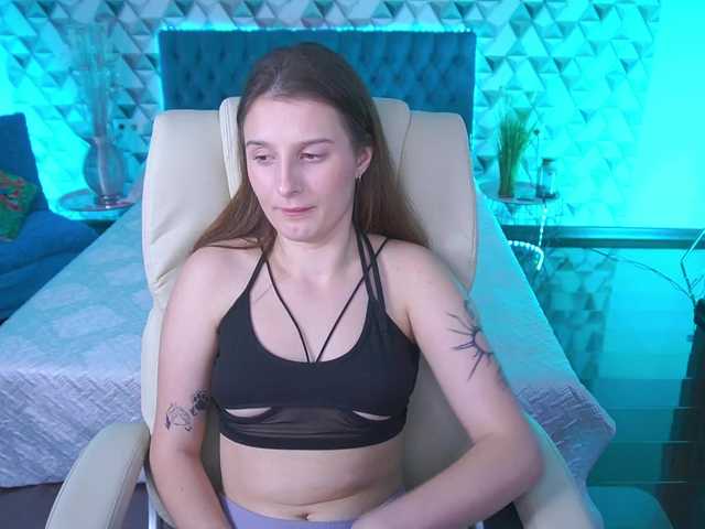 VikVikLove live cam on BongaCams