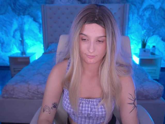 VikVikLove live cam on BongaCams