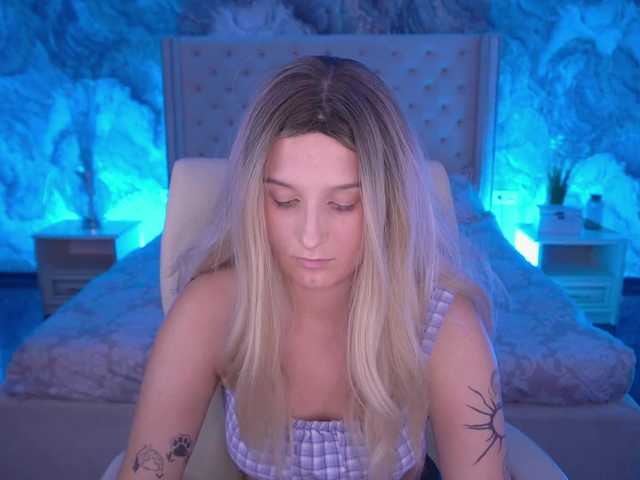 VikVikLove live cam on BongaCams