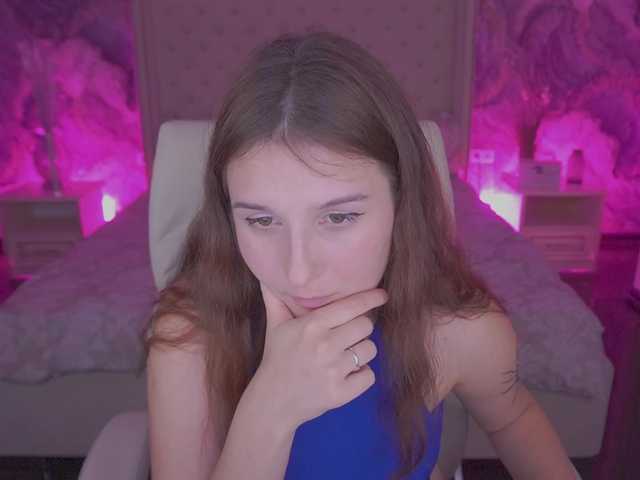 VikVikLove live cam on BongaCams