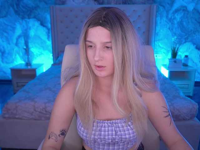 VikVikLove live cam on BongaCams