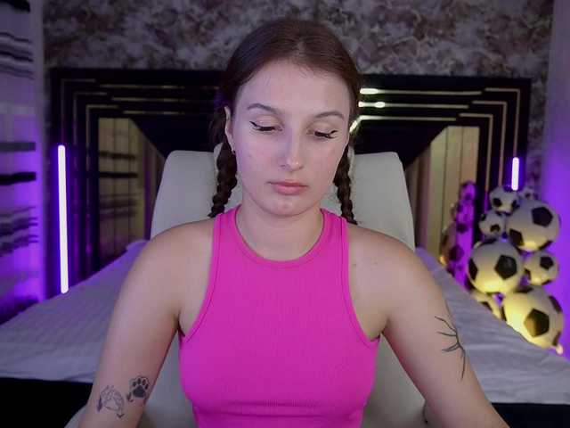 VikVikLove live cam on BongaCams