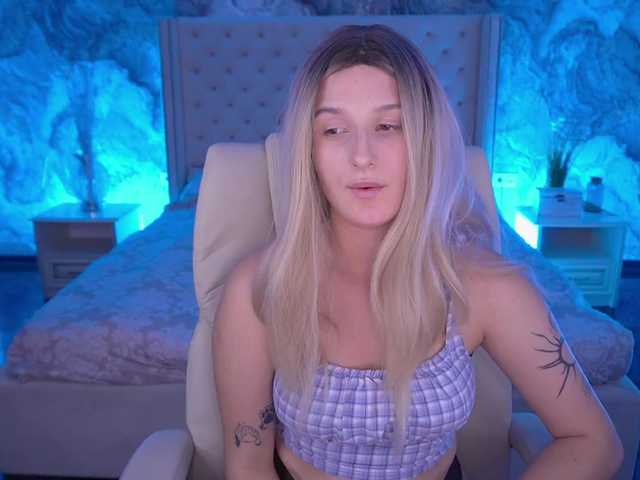 VikVikLove live cam on BongaCams