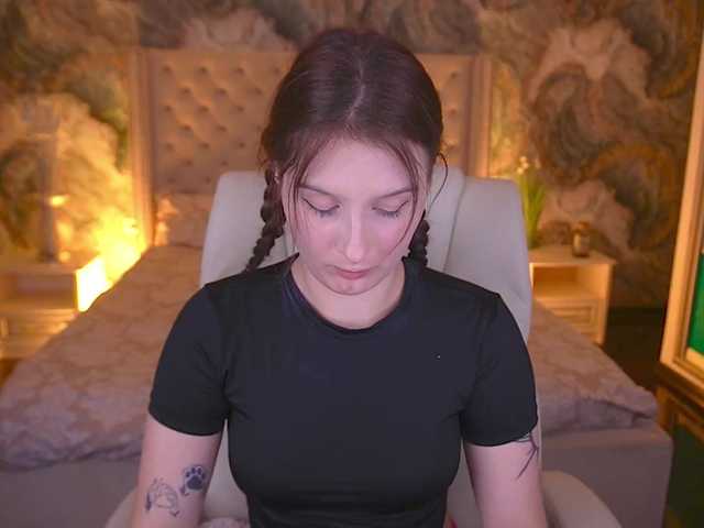 VikVikLove live cam on BongaCams