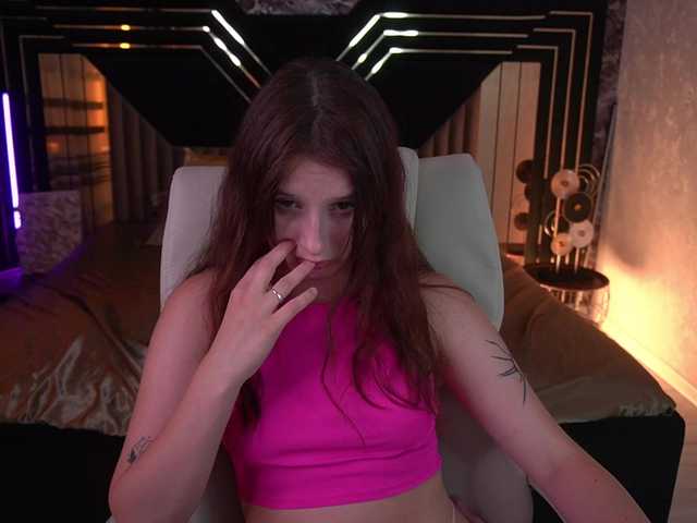 VikVikLove live cam on BongaCams