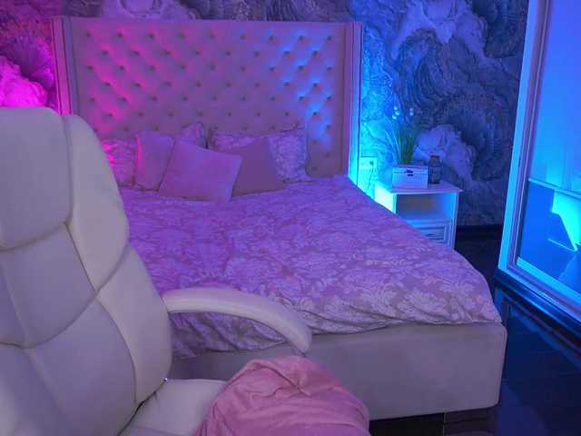 VikVikLove live cam on BongaCams