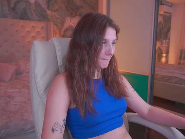 VikVikLove live cam on BongaCams