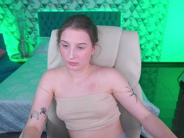 VikVikLove live cam on BongaCams