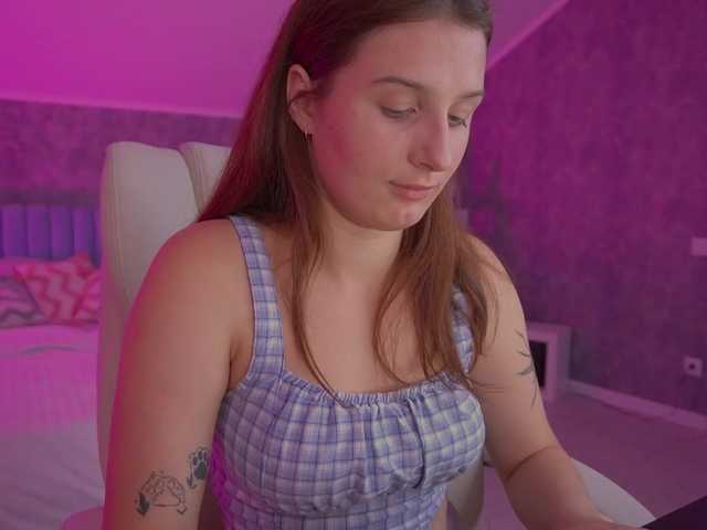 VikVikLove live cam on BongaCams