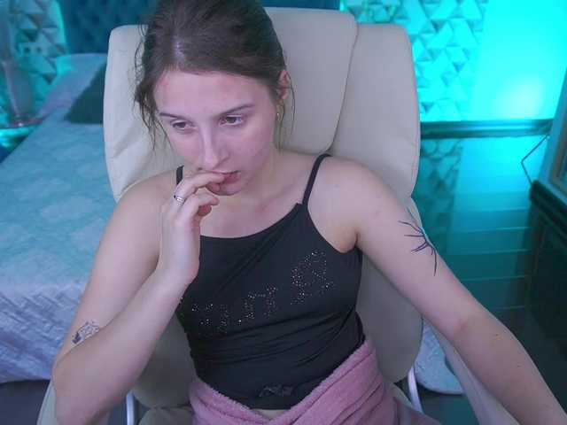 VikVikLove live cam on BongaCams