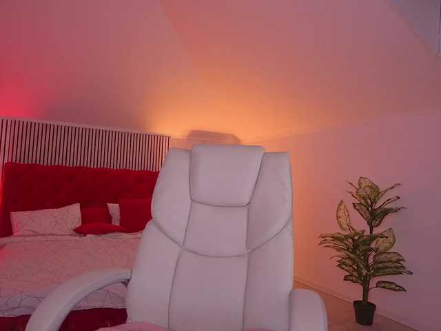 VikVikLove live cam on BongaCams