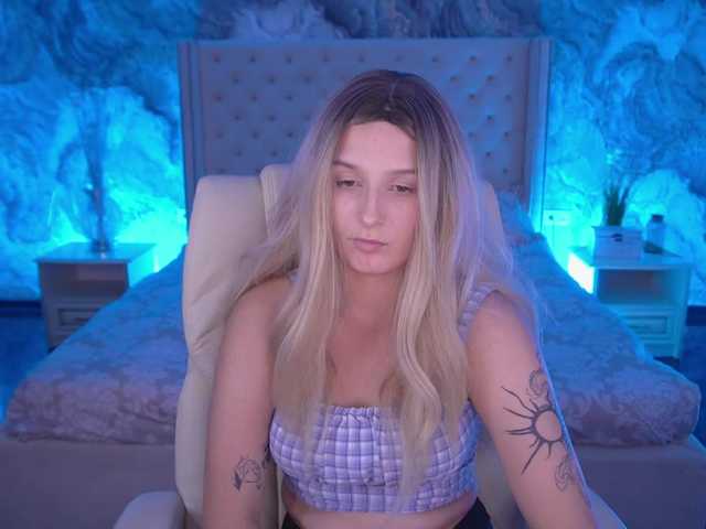 VikVikLove live cam on BongaCams