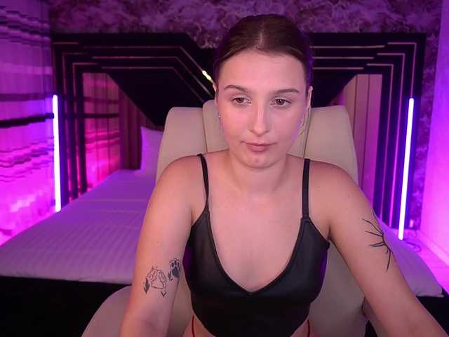 VikVikLove live cam on BongaCams