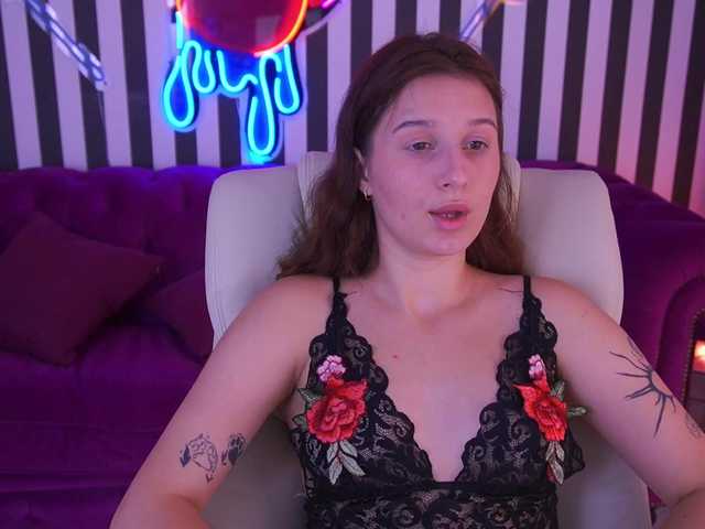 VikVikLove live cam on BongaCams