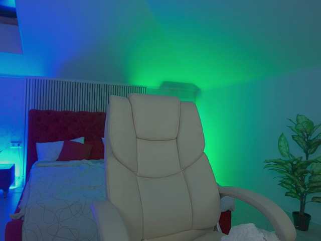 VikVikLove live cam on BongaCams