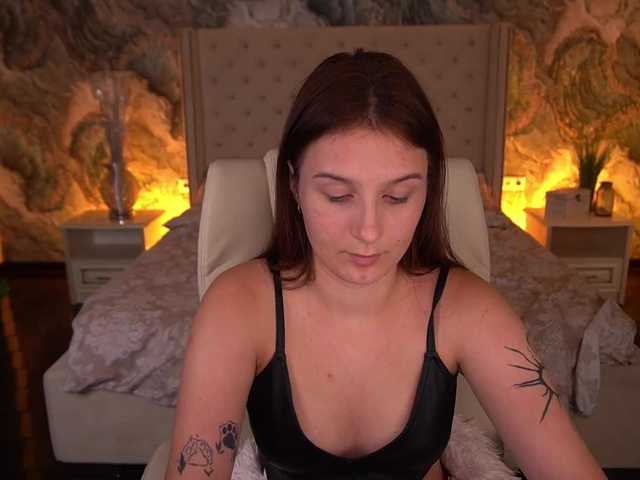 VikVikLove live cam on BongaCams