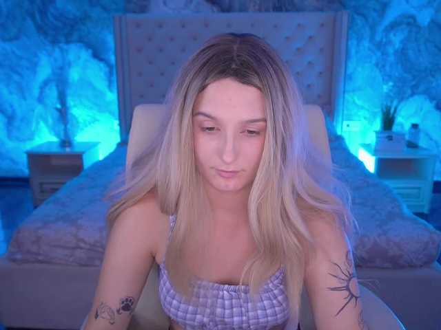 VikVikLove live cam on BongaCams