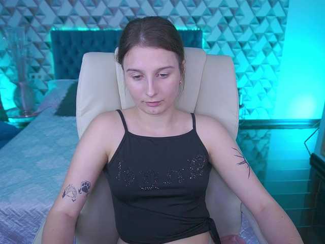 VikVikLove live cam on BongaCams