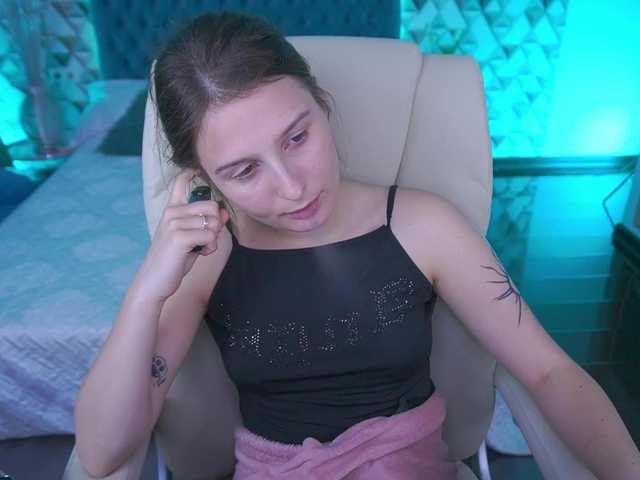 VikVikLove live cam on BongaCams
