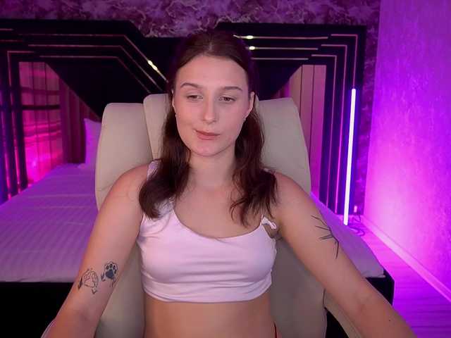 VikVikLove live cam on BongaCams