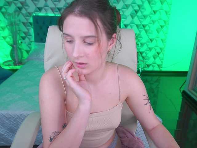 VikVikLove live cam on BongaCams