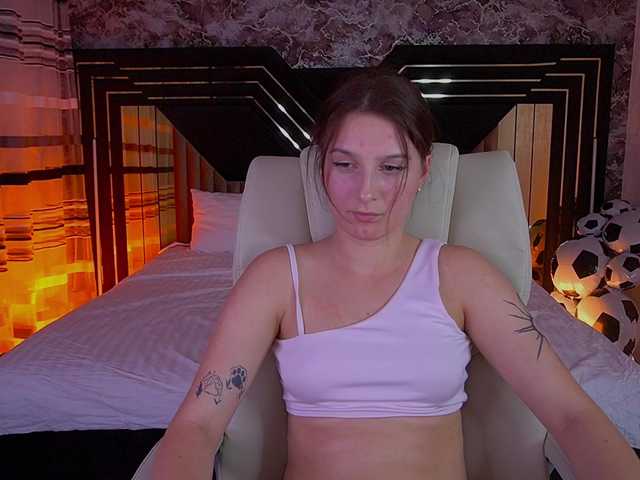 VikVikLove live cam on BongaCams