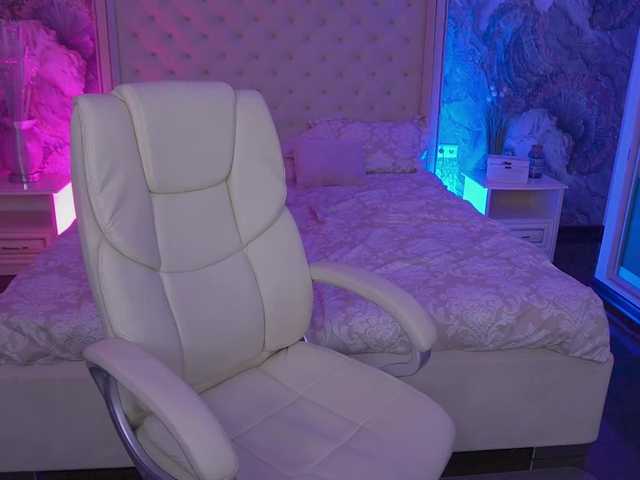 VikVikLove live cam on BongaCams