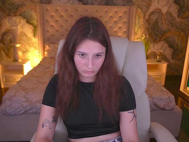 VikVikLove live cam on BongaCams