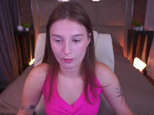 VikVikLove live cam on BongaCams