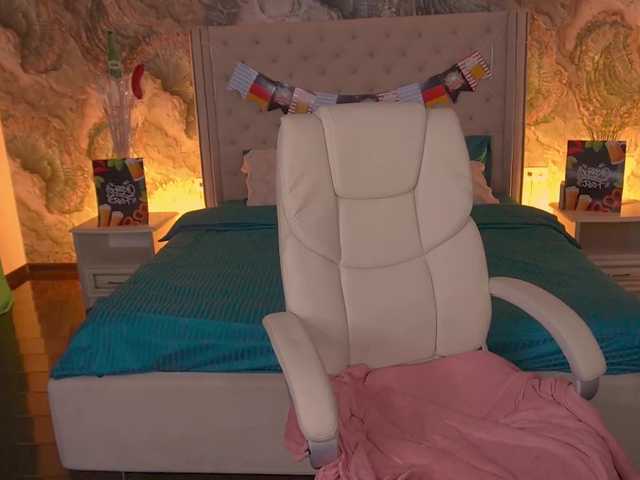 VikVikLove live cam preview