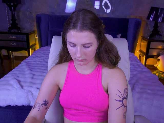 VikVikLove live cam on BongaCams