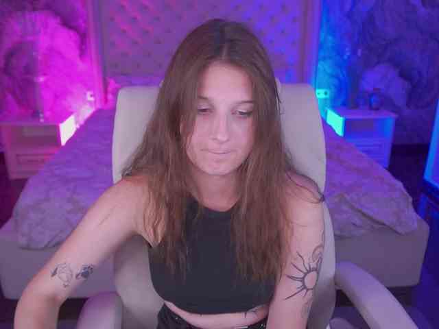 VikVikLove webcam