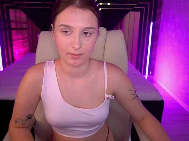 VikVikLove webcam