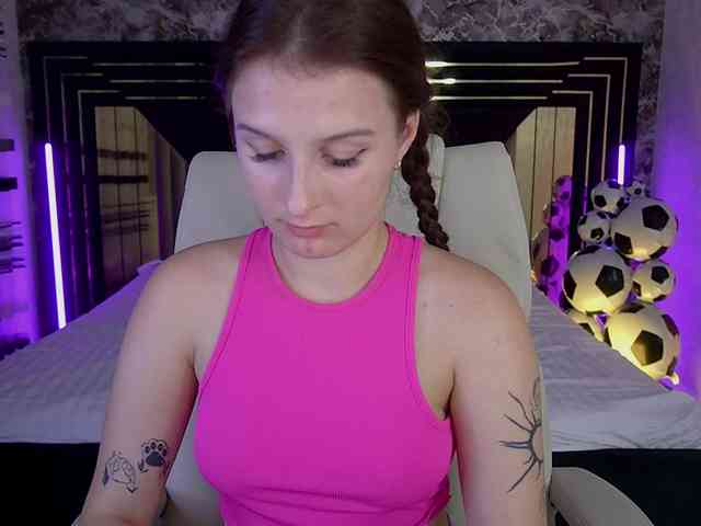 VikVikLove webcam