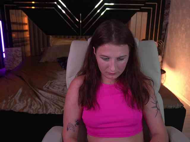 VikVikLove webcam