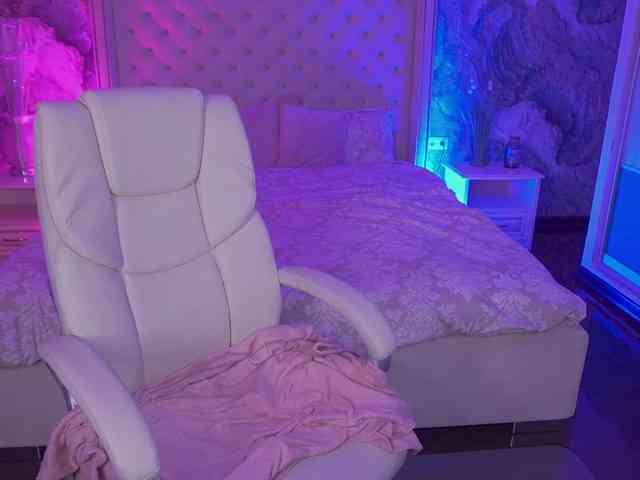 VikVikLove webcam