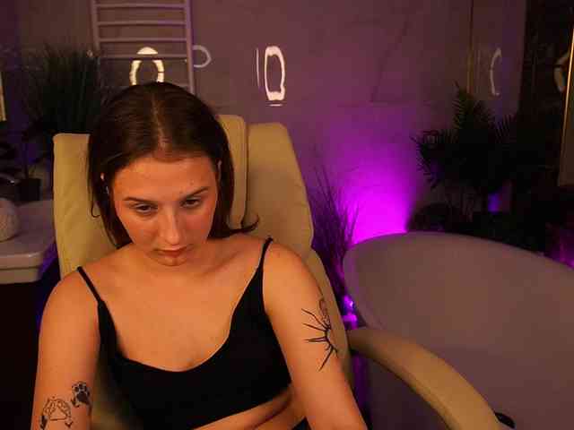 VikVikLove webcam