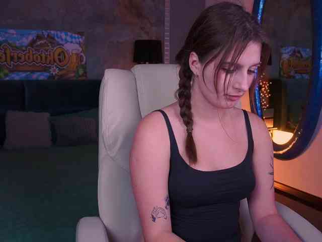 VikVikLove webcam