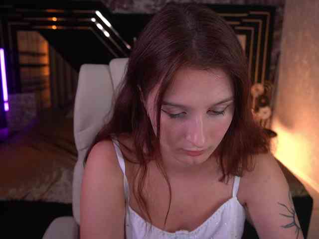 VikVikLove webcam