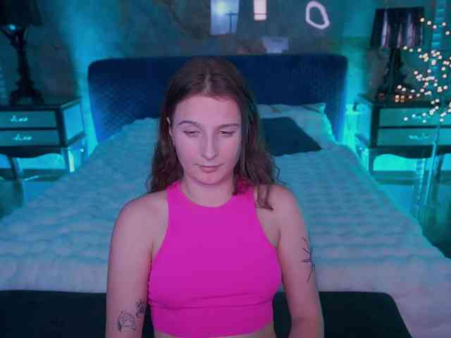 VikVikLove webcam