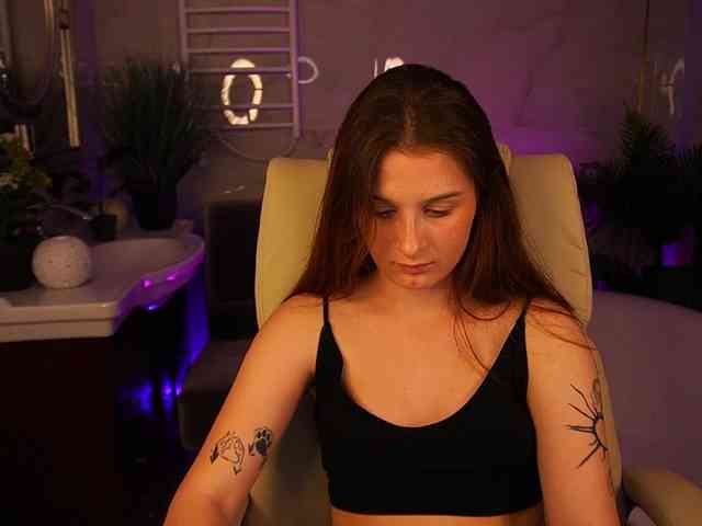 VikVikLove webcam