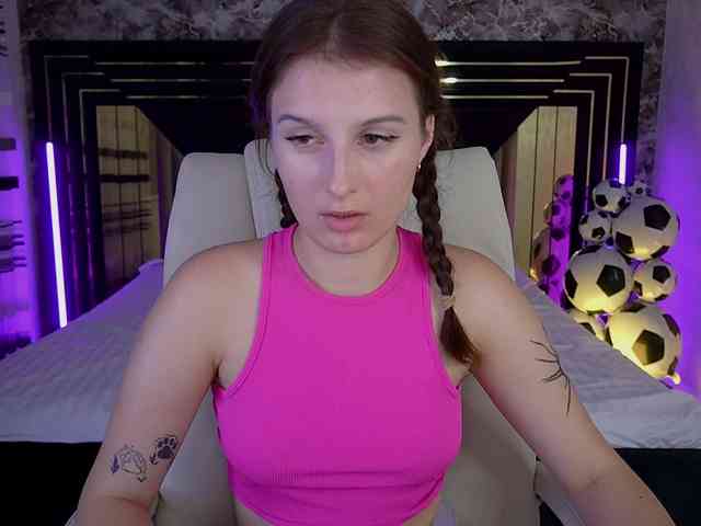 VikVikLove webcam