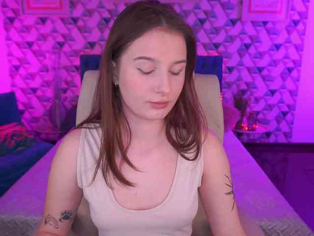 VikVikLove webcam