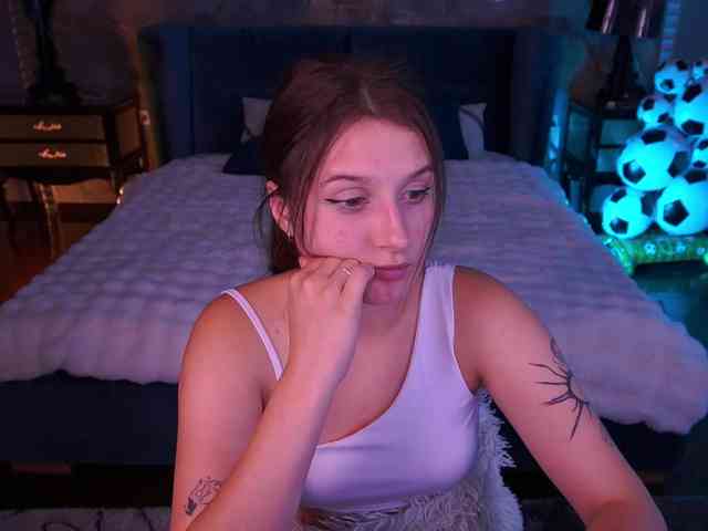 VikVikLove webcam