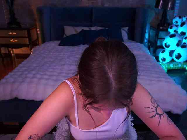 VikVikLove webcam