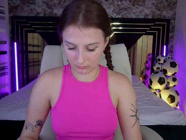 VikVikLove webcam