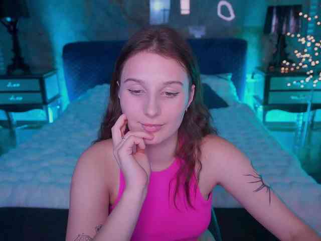 VikVikLove webcam
