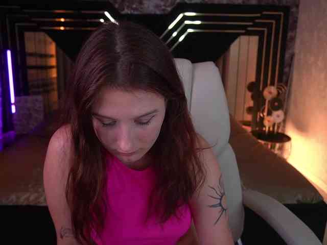 VikVikLove webcam