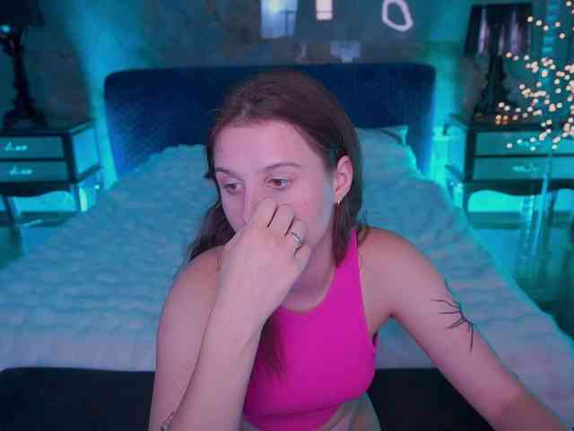 VikVikLove webcam