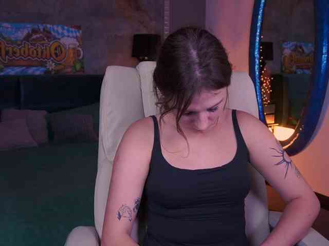 VikVikLove webcam